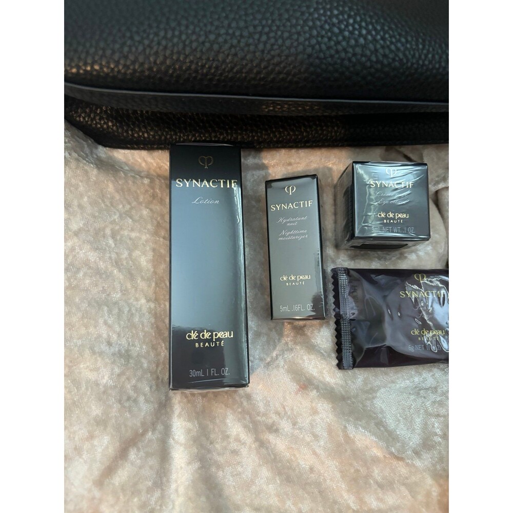 Cle de peau set of 4 plus bag - Picture 3 of 6